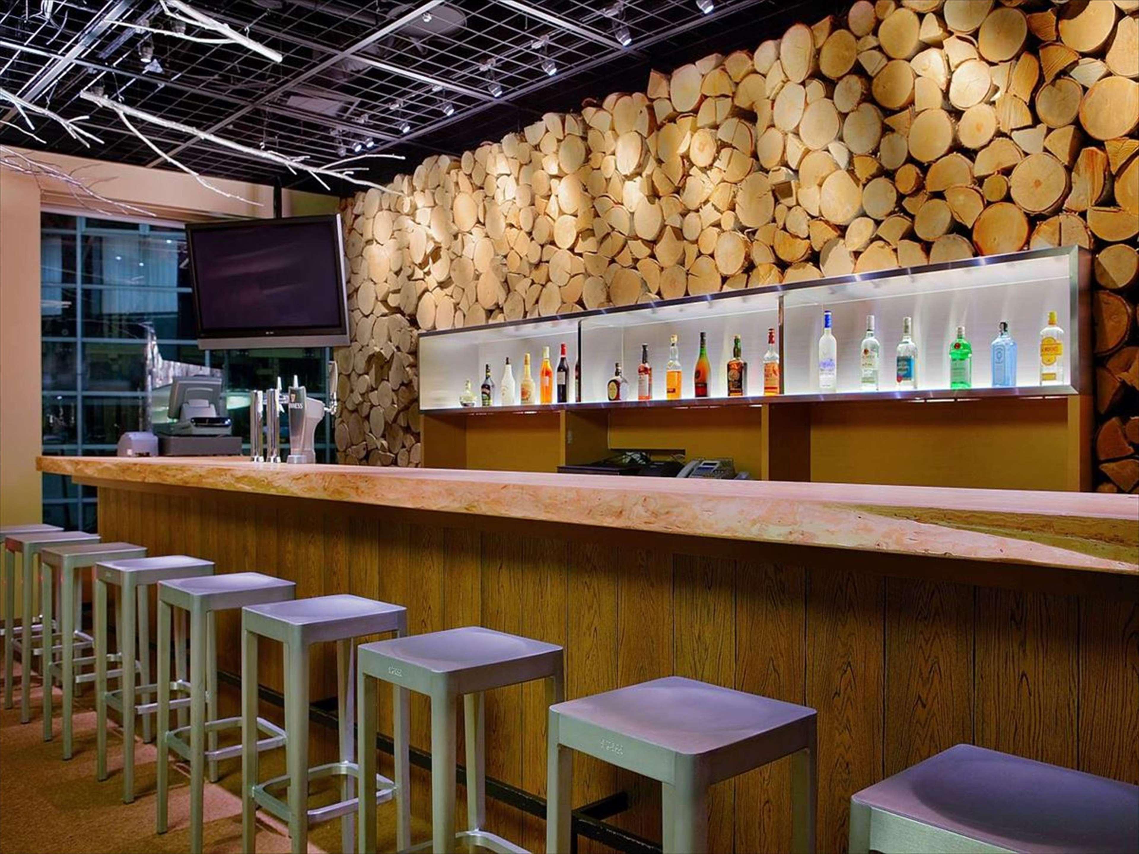 Hilton Niseko Village Dış mekan fotoğraf The bar at the 2008 Olympic Village