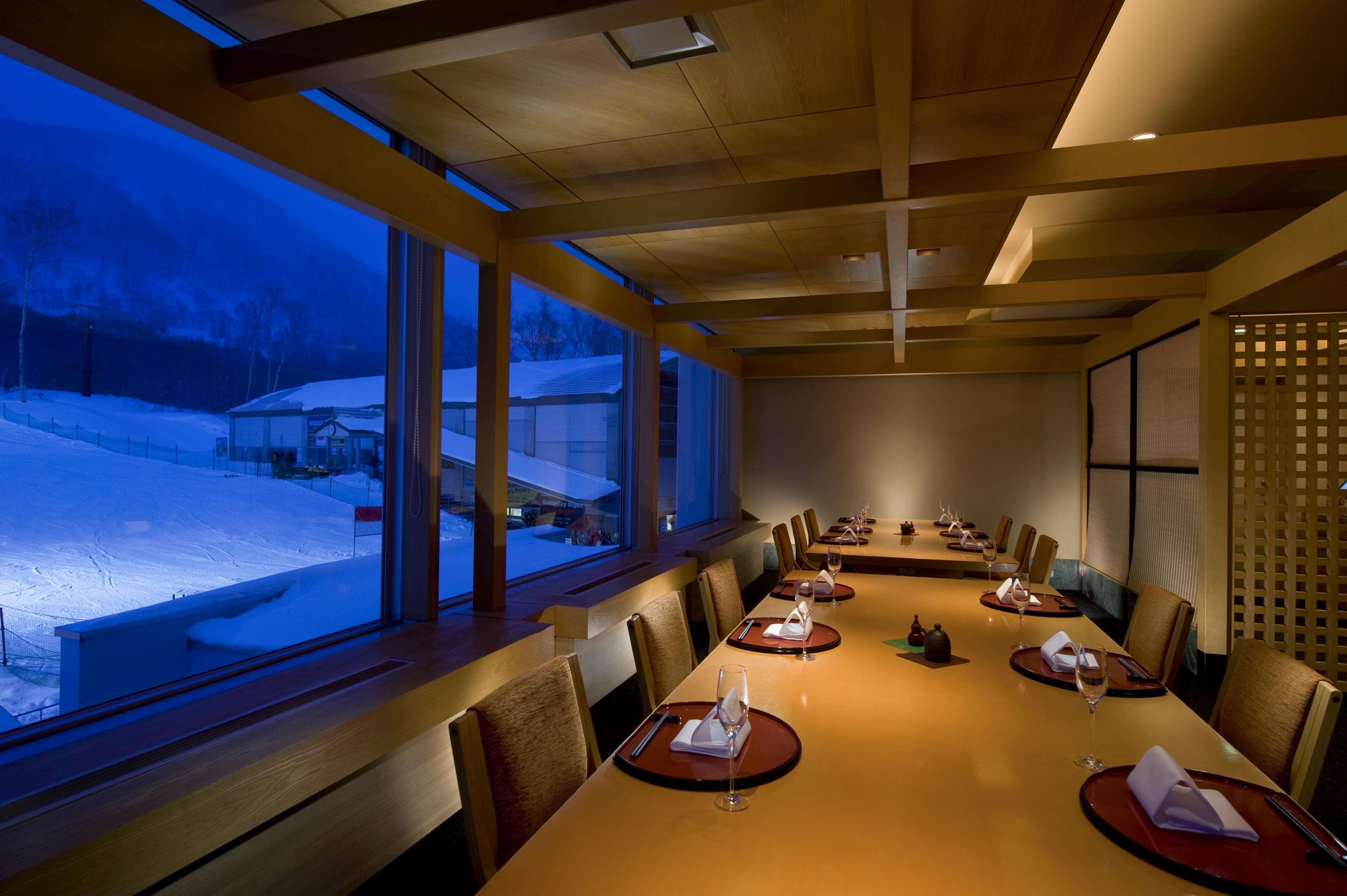 Hilton Niseko Village Dış mekan fotoğraf Interior of the restaurant
