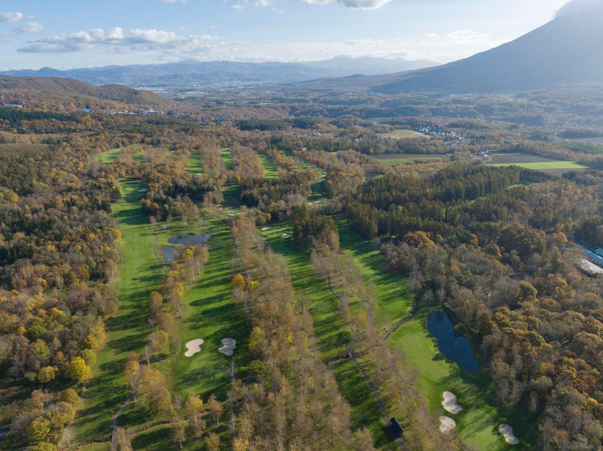 Hilton Niseko Village Dış mekan fotoğraf Aerial view of the golf course