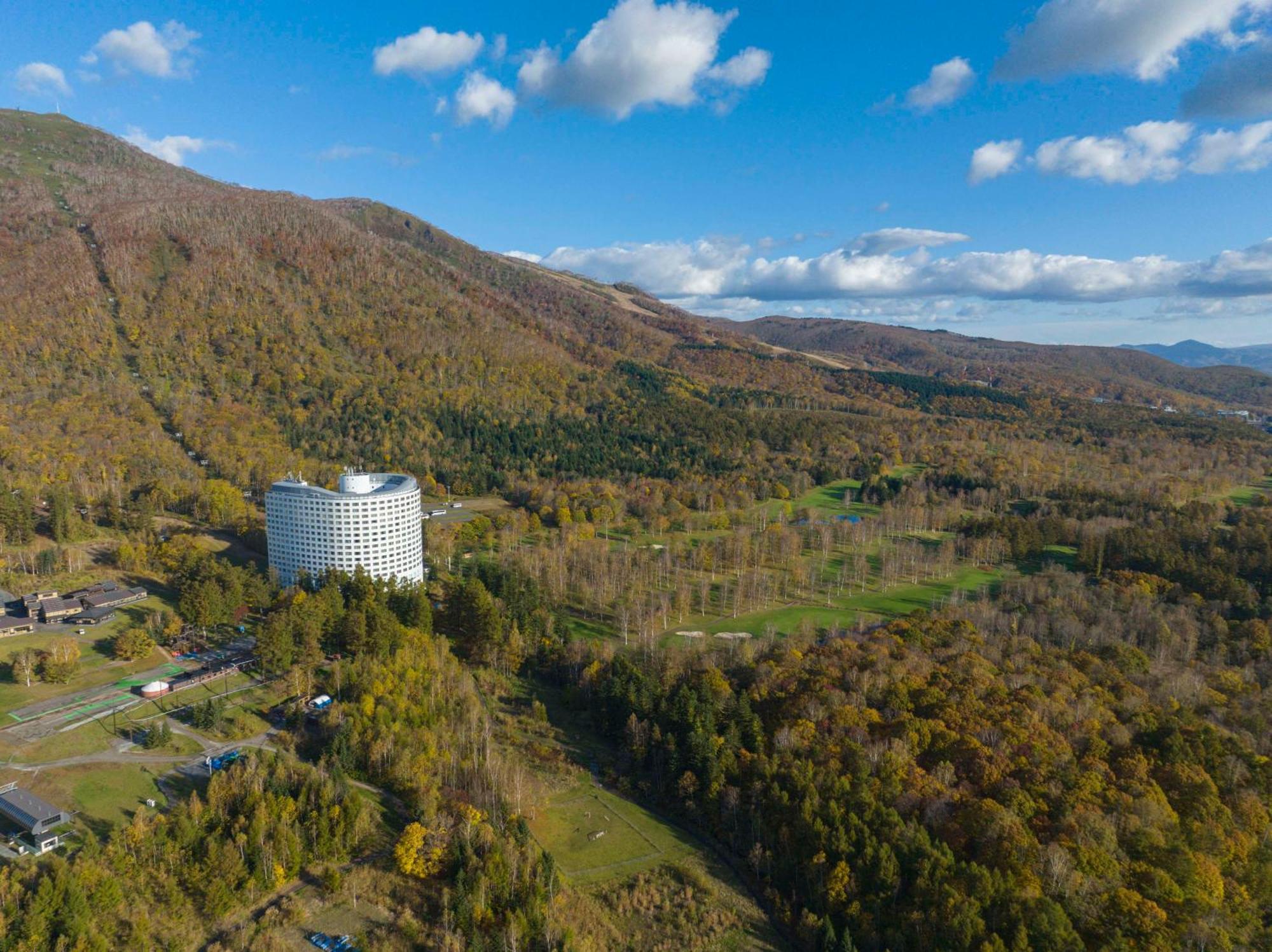 Hilton Niseko Village Dış mekan fotoğraf Aerial view of the hotel