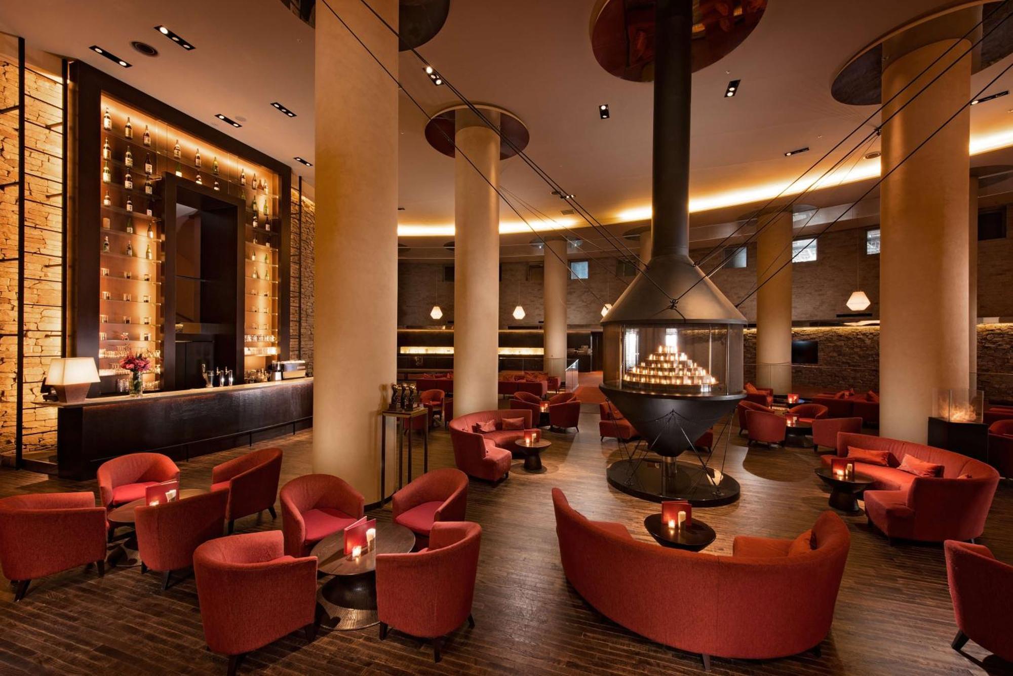 Hilton Niseko Village Dış mekan fotoğraf The lobby lounge at the Mandarin Oriental, Munich