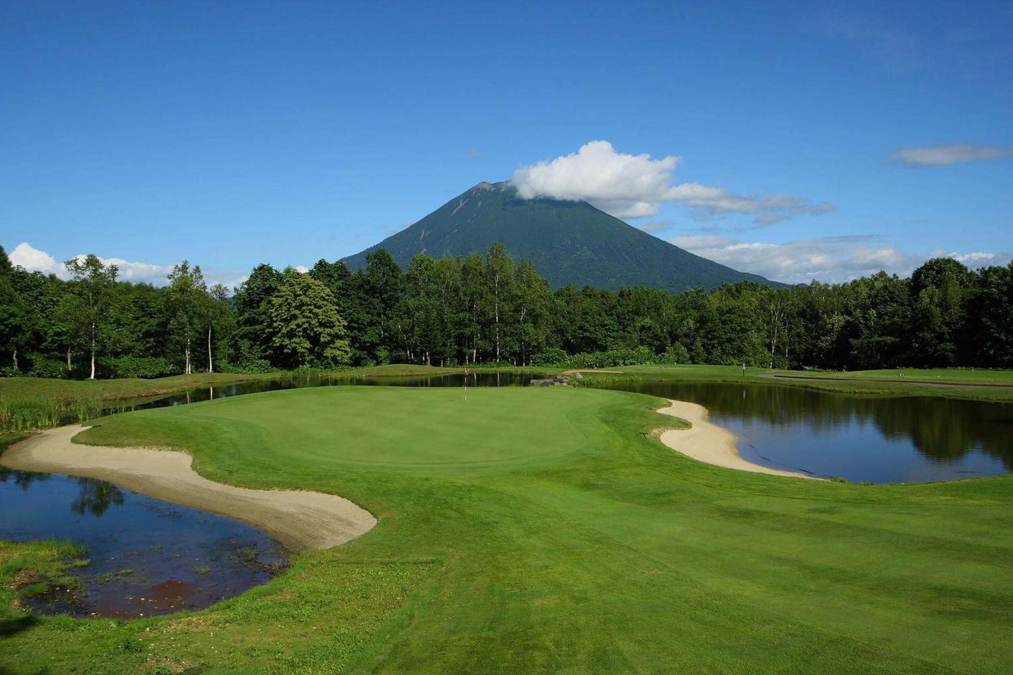 Hilton Niseko Village Dış mekan fotoğraf Golf course at the Royal Malaysian Police Recreational Centre, Genting Highlands