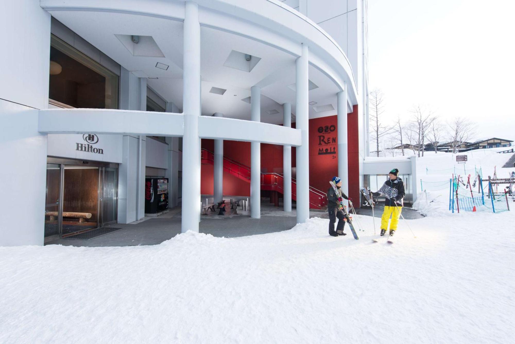 Hilton Niseko Village Dış mekan fotoğraf The hotel in 2011